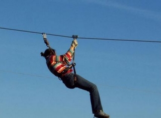 Recorrido de tirolesa entre los árboles en Frossay 